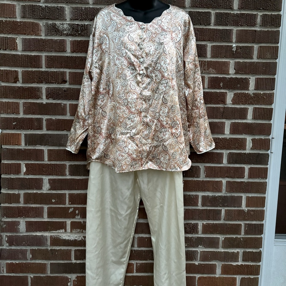 Nicole Vintage Satin Cream Orange Scalloped neck Botton down Pajamas Set Sz M